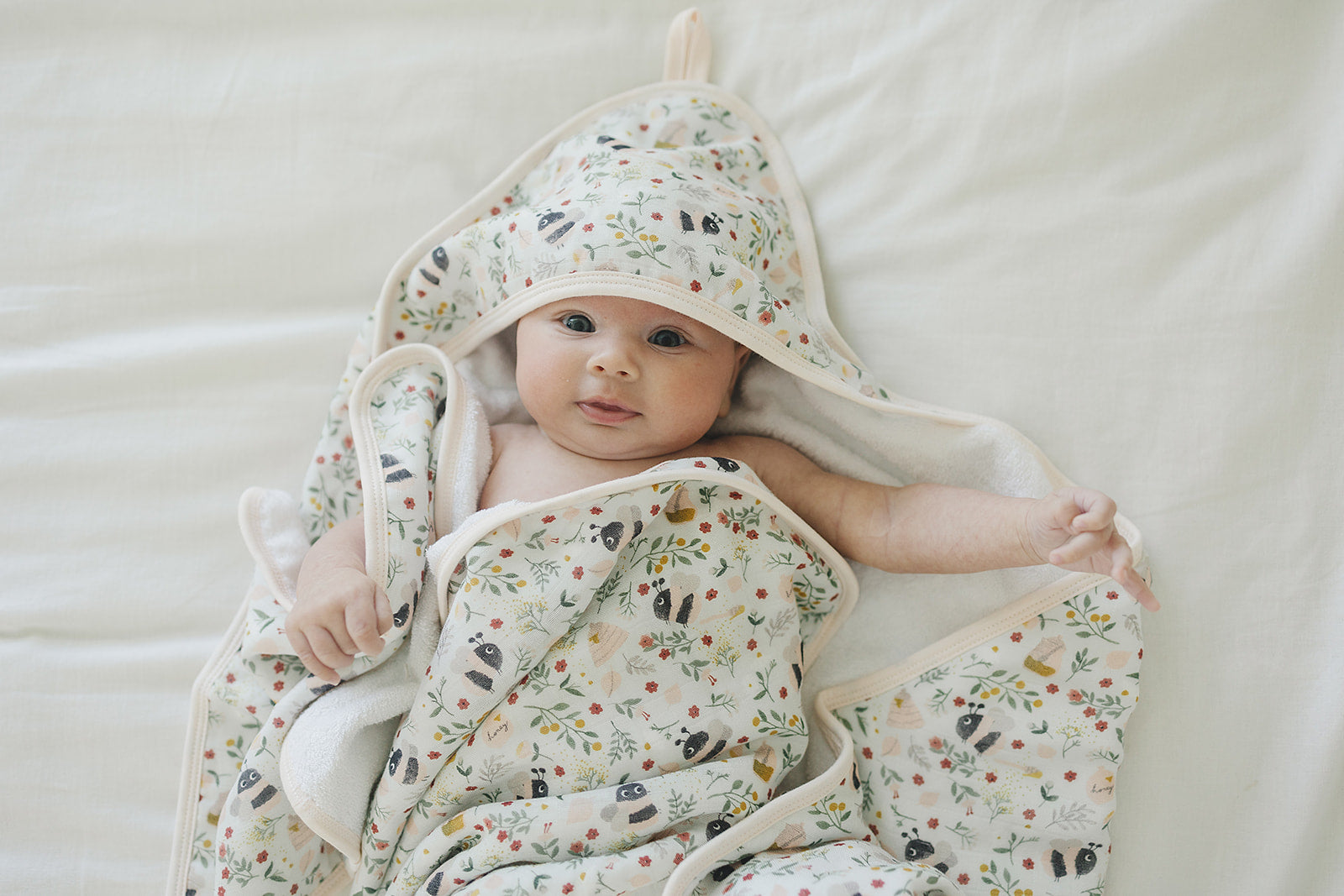 Hooded-Towel-Set-Bumble-Bees-2