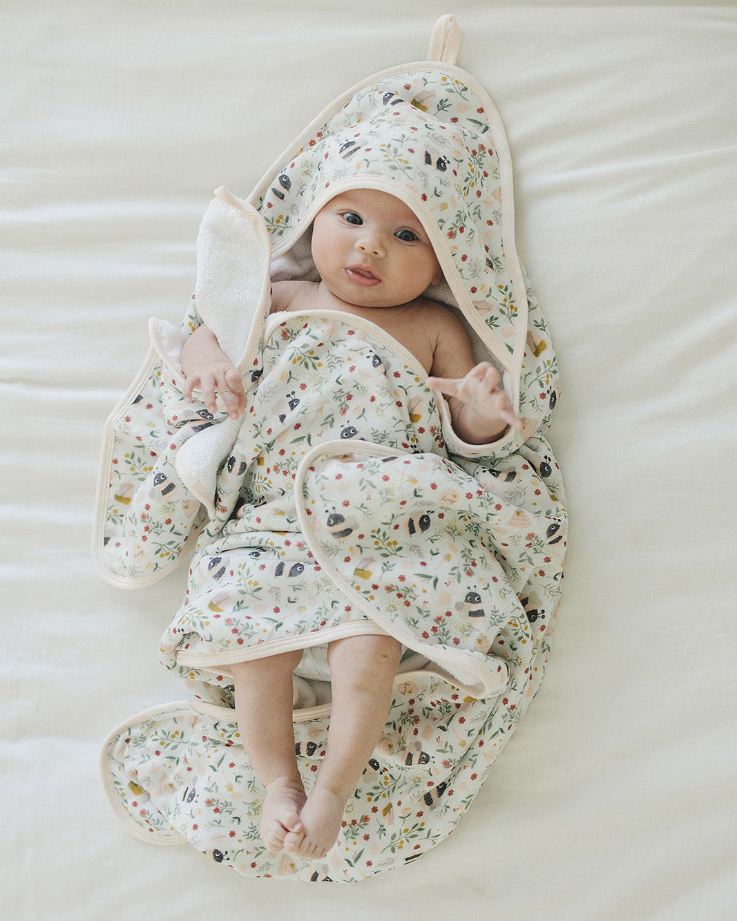 Hooded-Towel-Set-Bumble-Bees-1