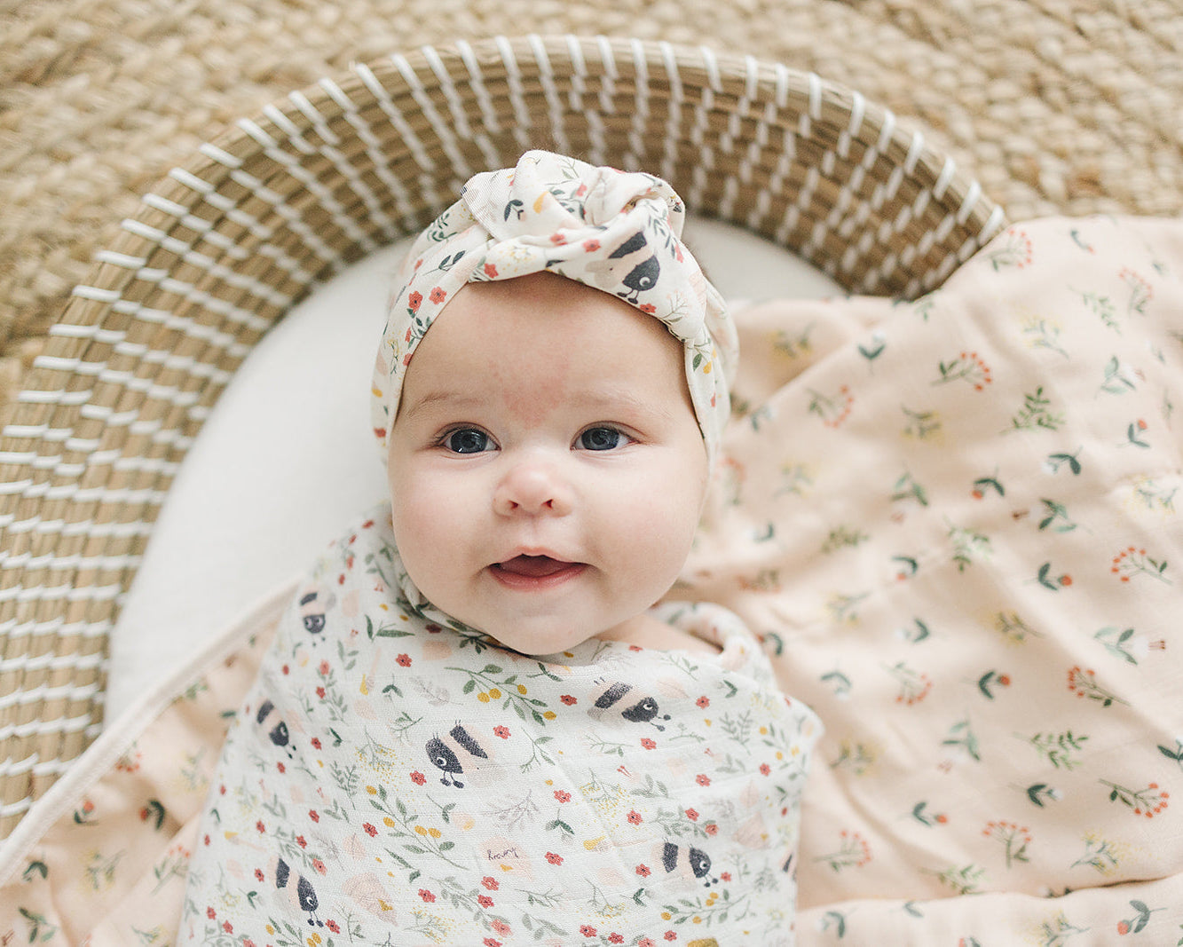 Muslin-Swaddle-Bumble-Bees-2