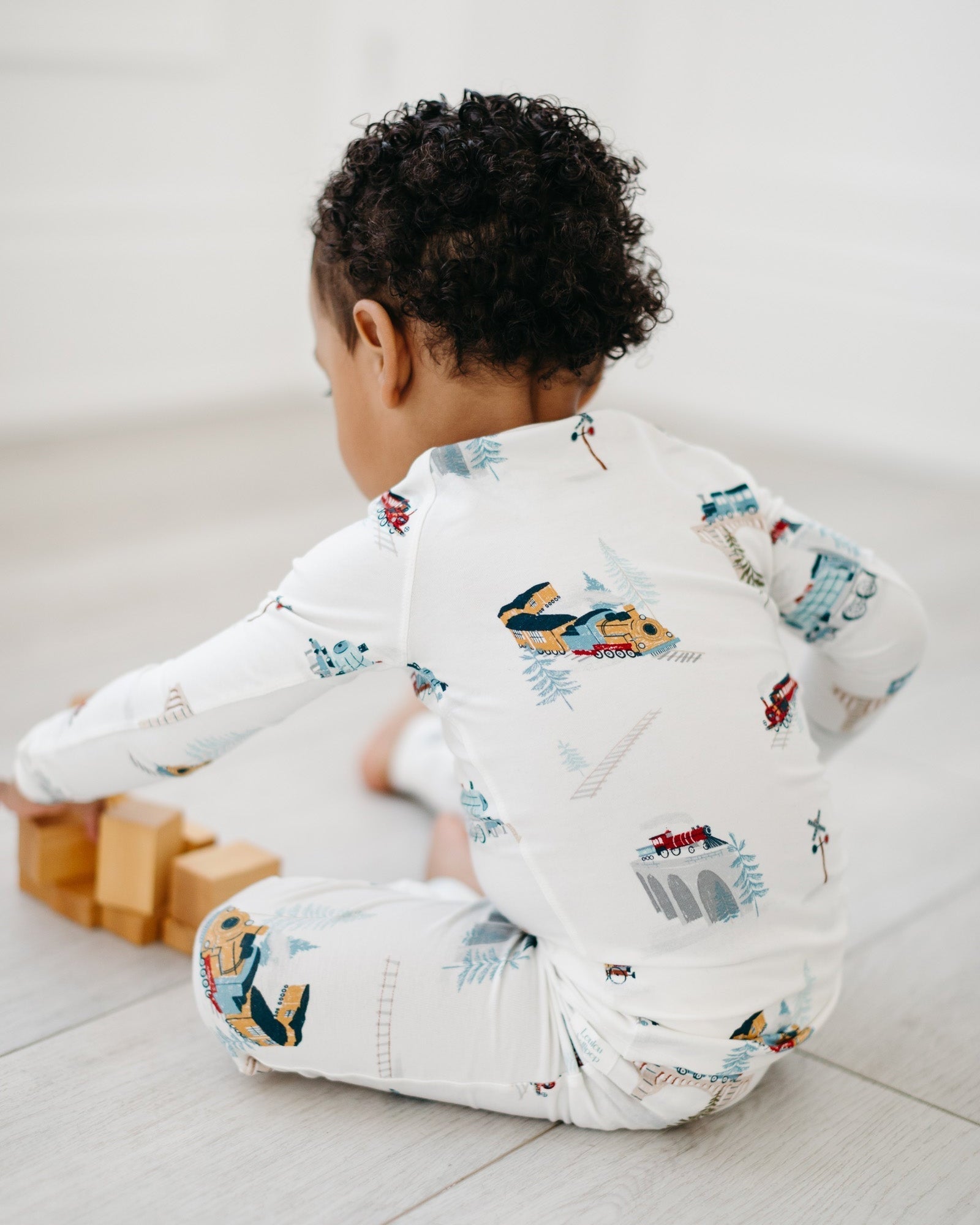 Long-Sleeve-Pajama-Set-All-Aboard-2
