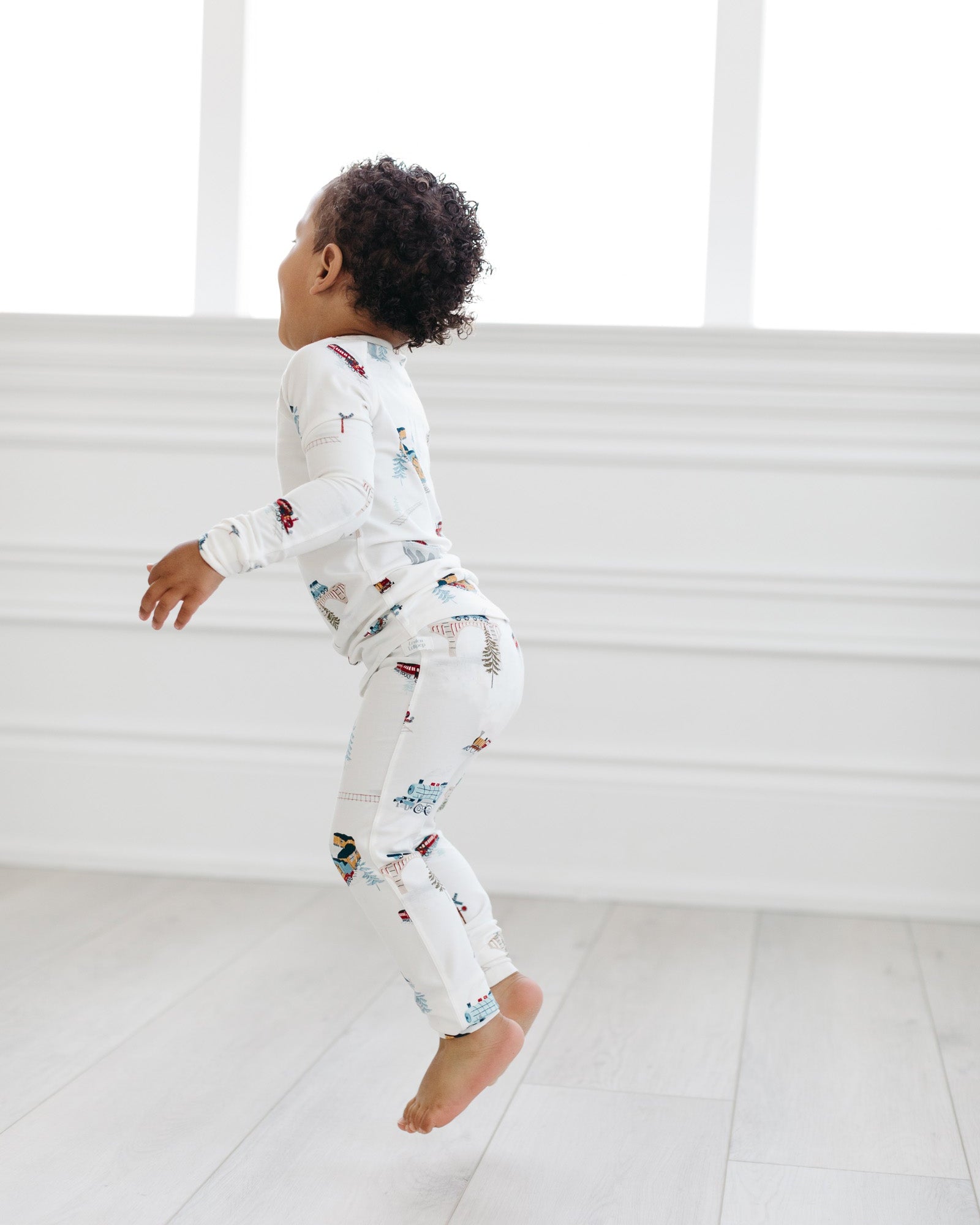 Long-Sleeve-Pajama-Set-All-Aboard-5