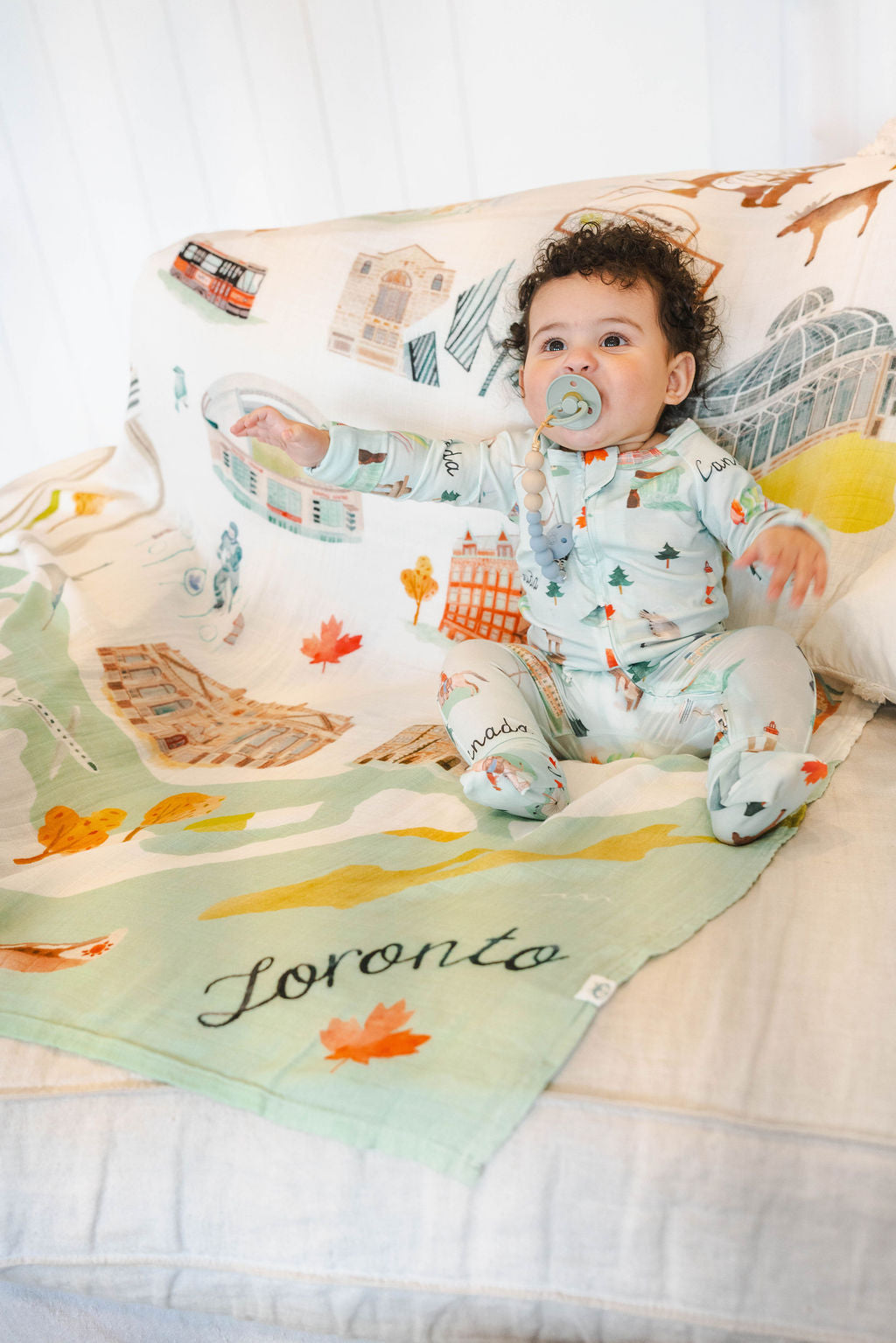 Loulou Lollipop bamboo cotton muslin swaddle blanket in Toronto — front view on white background